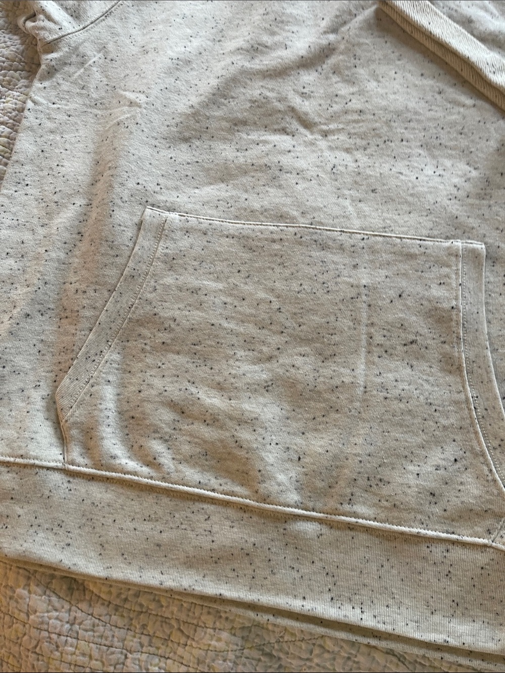 Mono B women’s Short Sleeve Speckled Oatmeal Pocket Sweatshirt - Picture 4 of 4